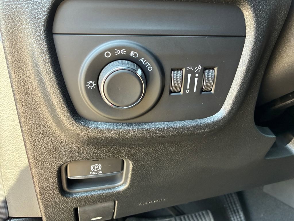 New 2026 Jeep Grand Cherokee Laredo AWD/4WD image 25