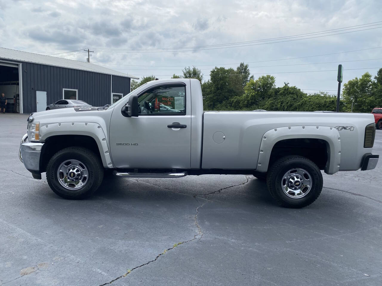 Used 2011 Chevrolet Silverado 2500 W/T w/ Snow Plow Prep Package AWD/4WD image 2