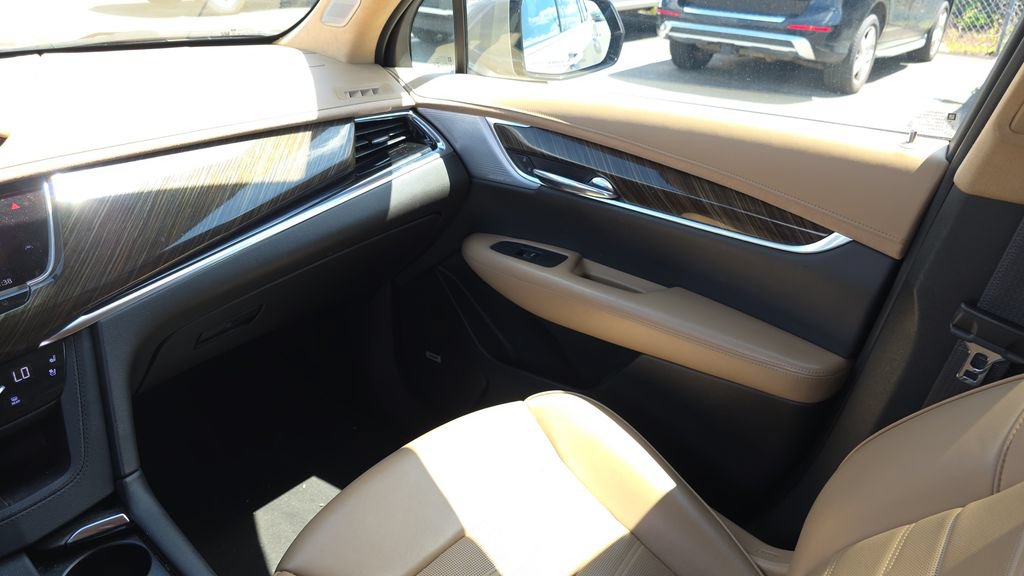 Used 2022 Cadillac XT6 Premium Luxury w/ Platinum Package FWD image 27