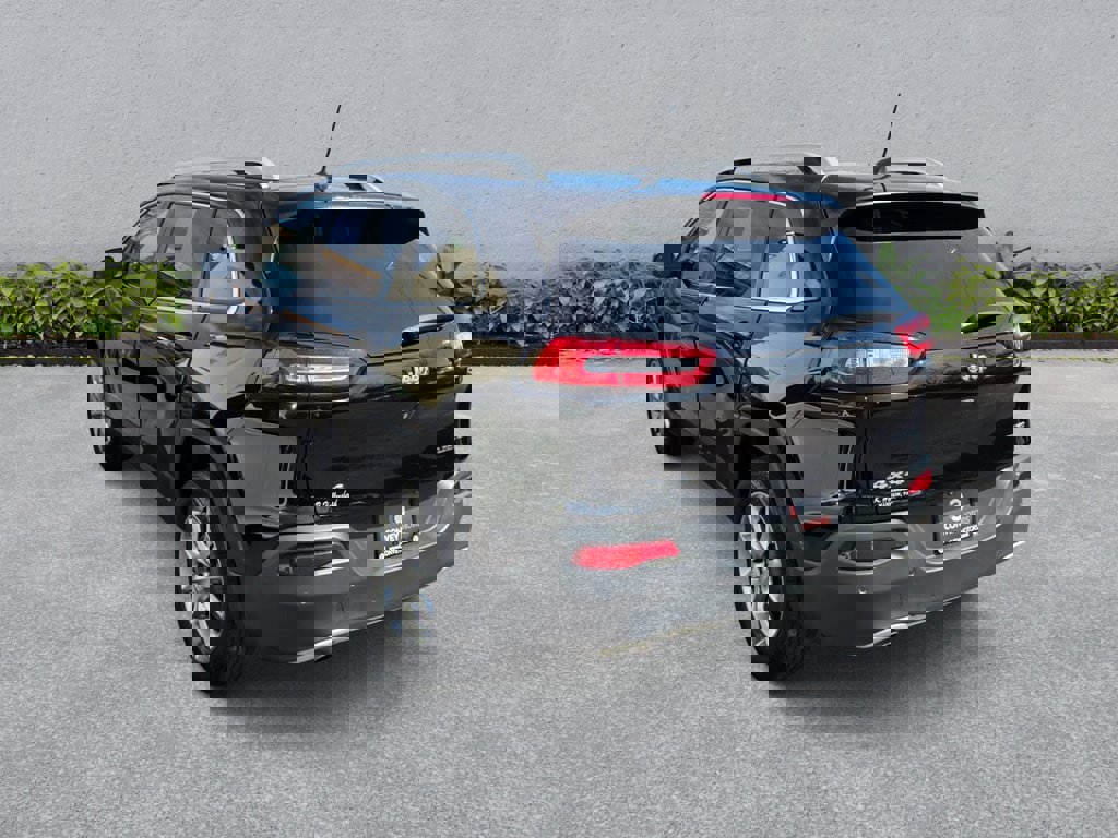 Used 2018 Jeep Cherokee Limited image 5