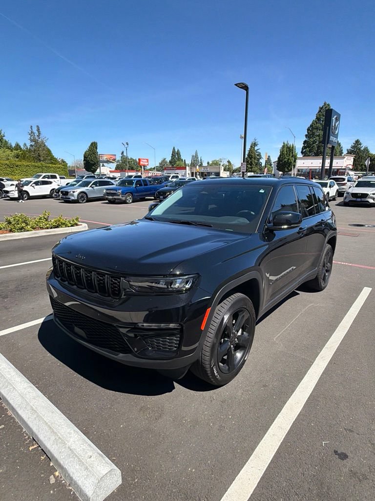 Used 2023 Jeep Grand Cherokee Limited w/ Black Appearance Package