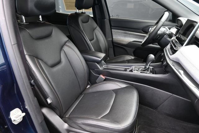 Used 2024 Jeep Compass Latitude AWD/4WD image 29