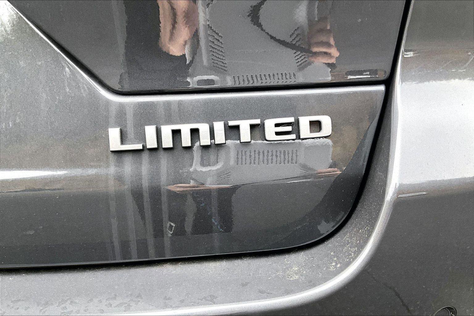 New 2025 Jeep Grand Cherokee Limited w/ Trailer Tow Package image 13