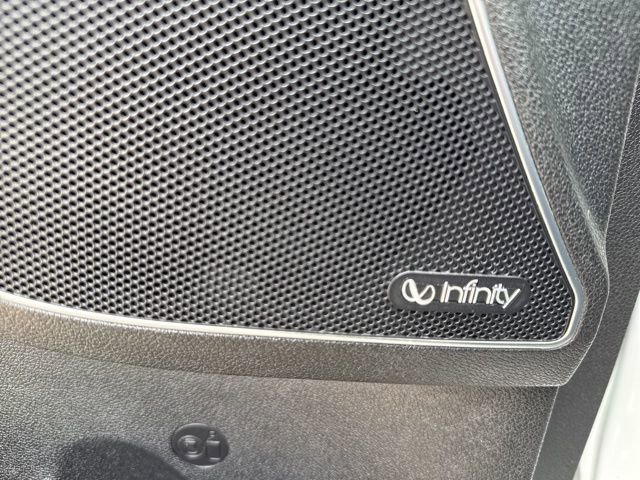 Used 2018 Kia Sorento SX image 17