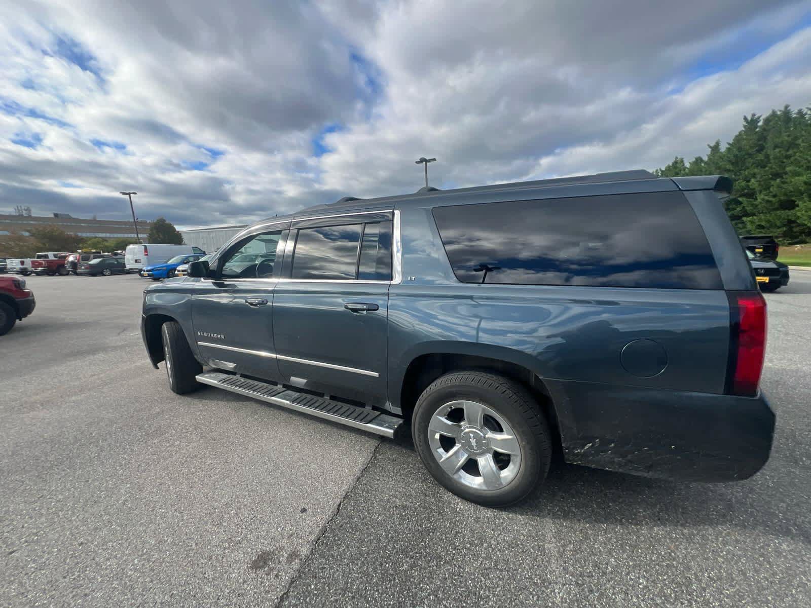 Used 2019 Chevrolet Suburban LT w/ LT Signature Package AWD/4WD image 10