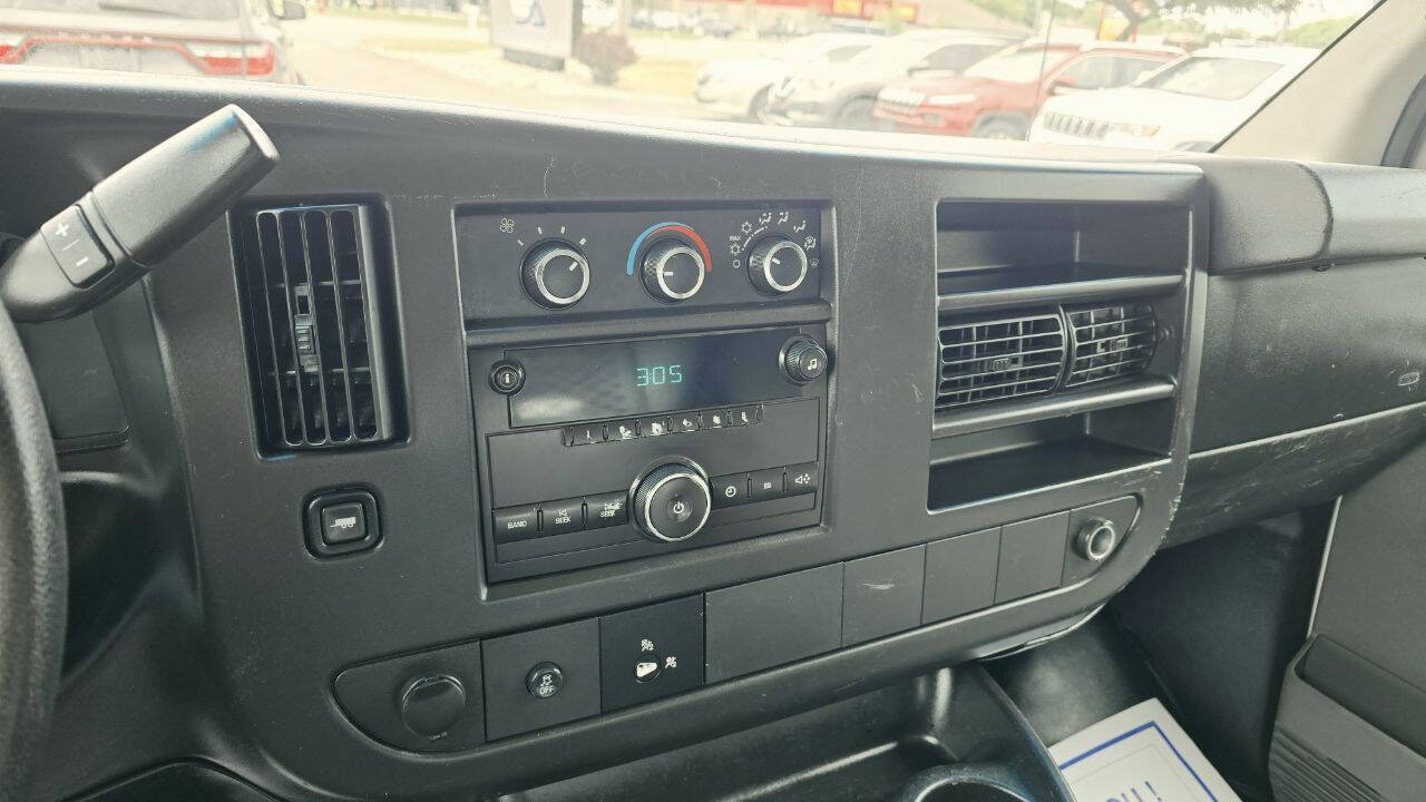 Used 2014 Chevrolet Express 2500 RWD image 18