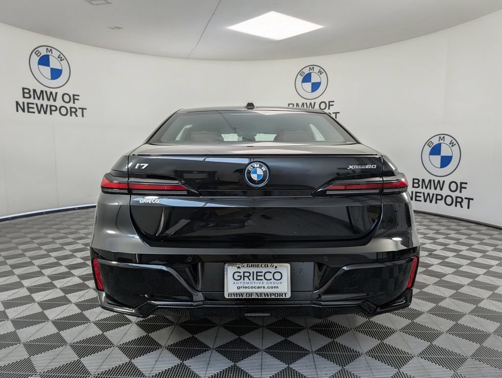Used 2026 BMW i7 xDrive60 w/ Premium Package AWD/4WD image 7
