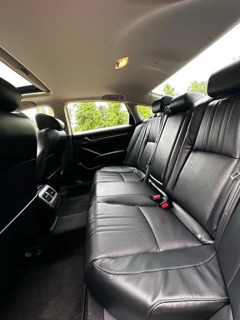 Used 2018 Honda Accord Touring image 15
