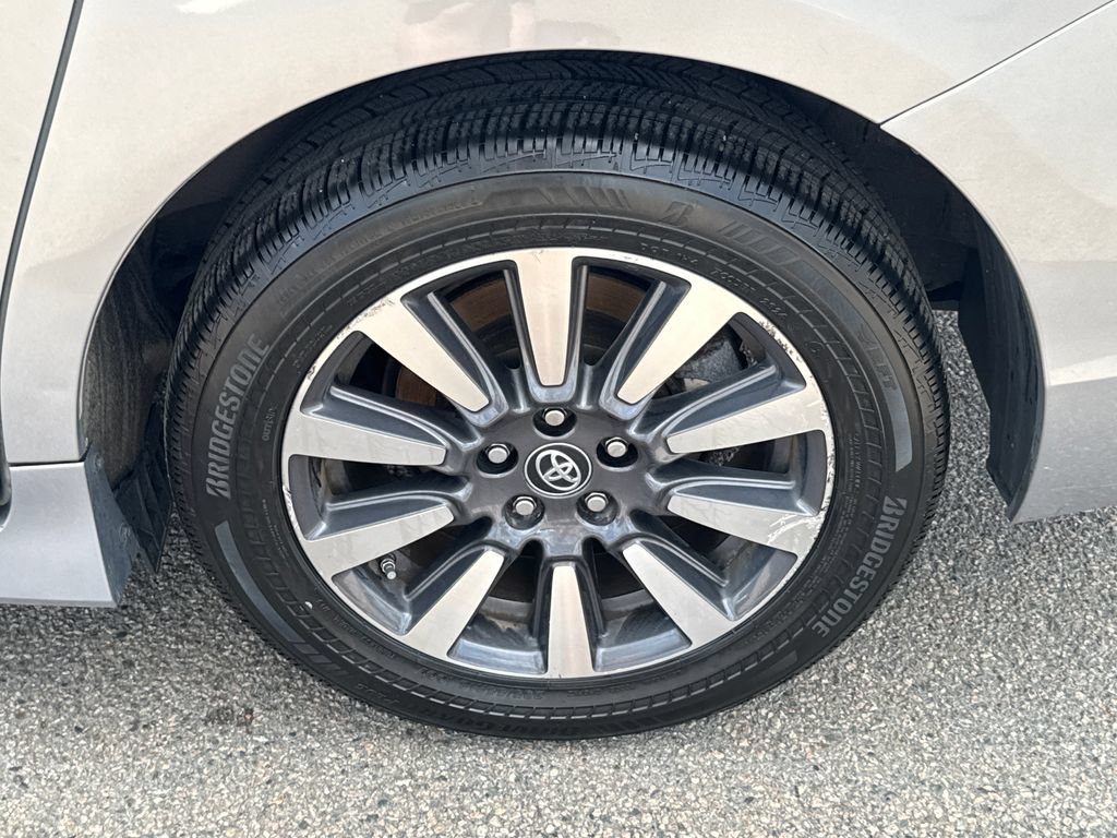 Used 2018 Toyota Sienna XLE Premium AWD/4WD image 37