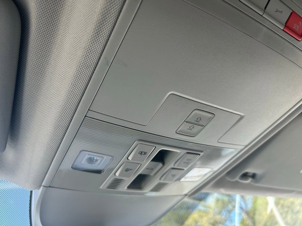 Certified 2025 Volkswagen Taos SE w/ Panoramic Sunroof Package FWD image 56
