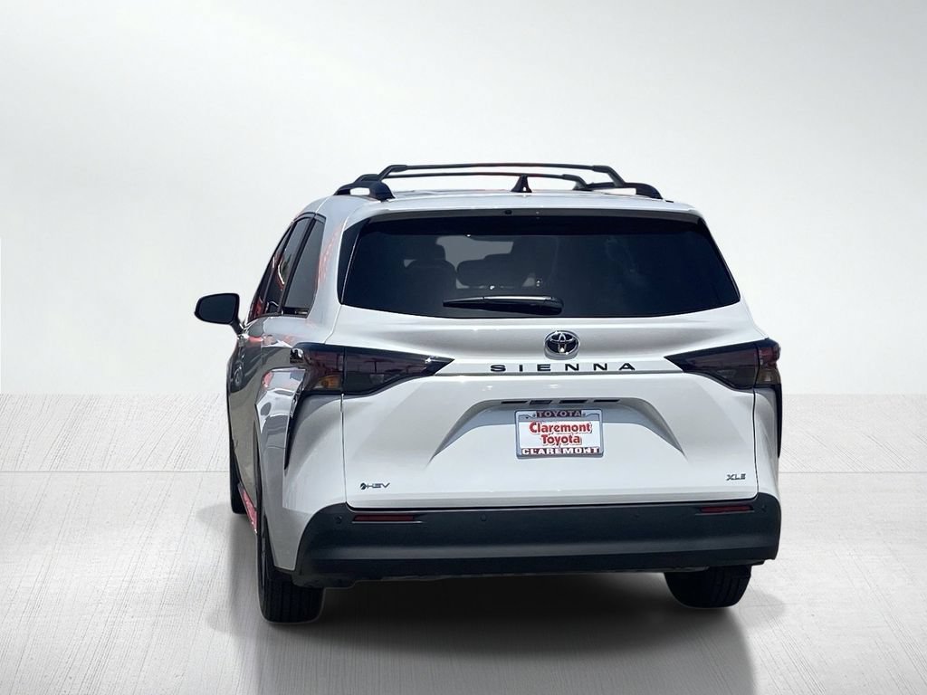 Certified 2026 Toyota Sienna XLE FWD image 8