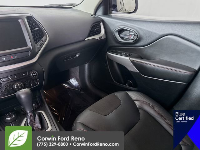 Used 2018 Jeep Cherokee Trailhawk AWD/4WD image 24