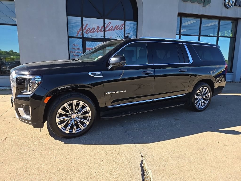 Used 2024 GMC Yukon XL Denali w/ Advanced Technology Package AWD/4WD image 4