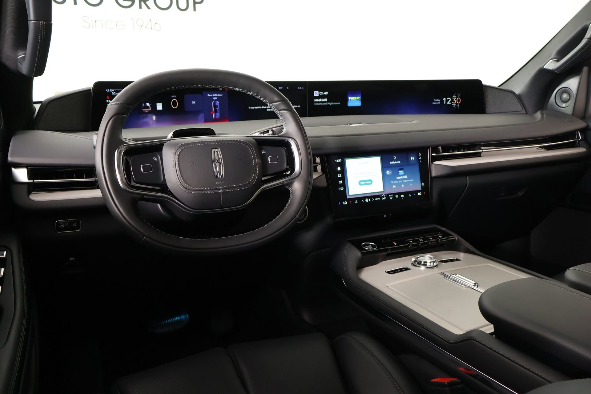 New 2026 Lincoln Navigator Reserve w/ Jet Appearance Package AWD/4WD image 2