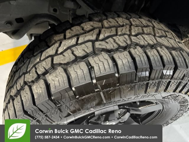 Used 2018 GMC Sierra 2500 SLT w/ All Terrain HD Package AWD/4WD image 43