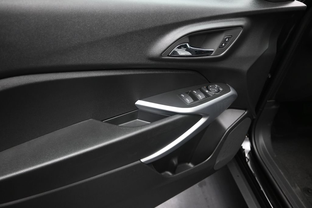 New 2026 Chevrolet Trax LS w/ LS Convenience Package FWD image 11