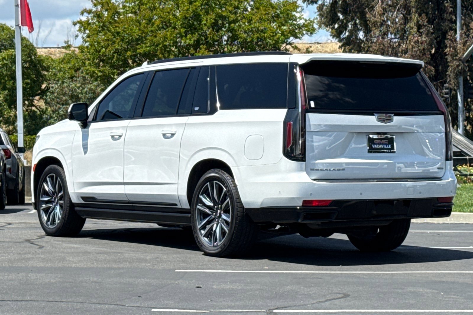 Used 2023 Cadillac Escalade ESV Sport w/ Touring Package AWD/4WD image 7