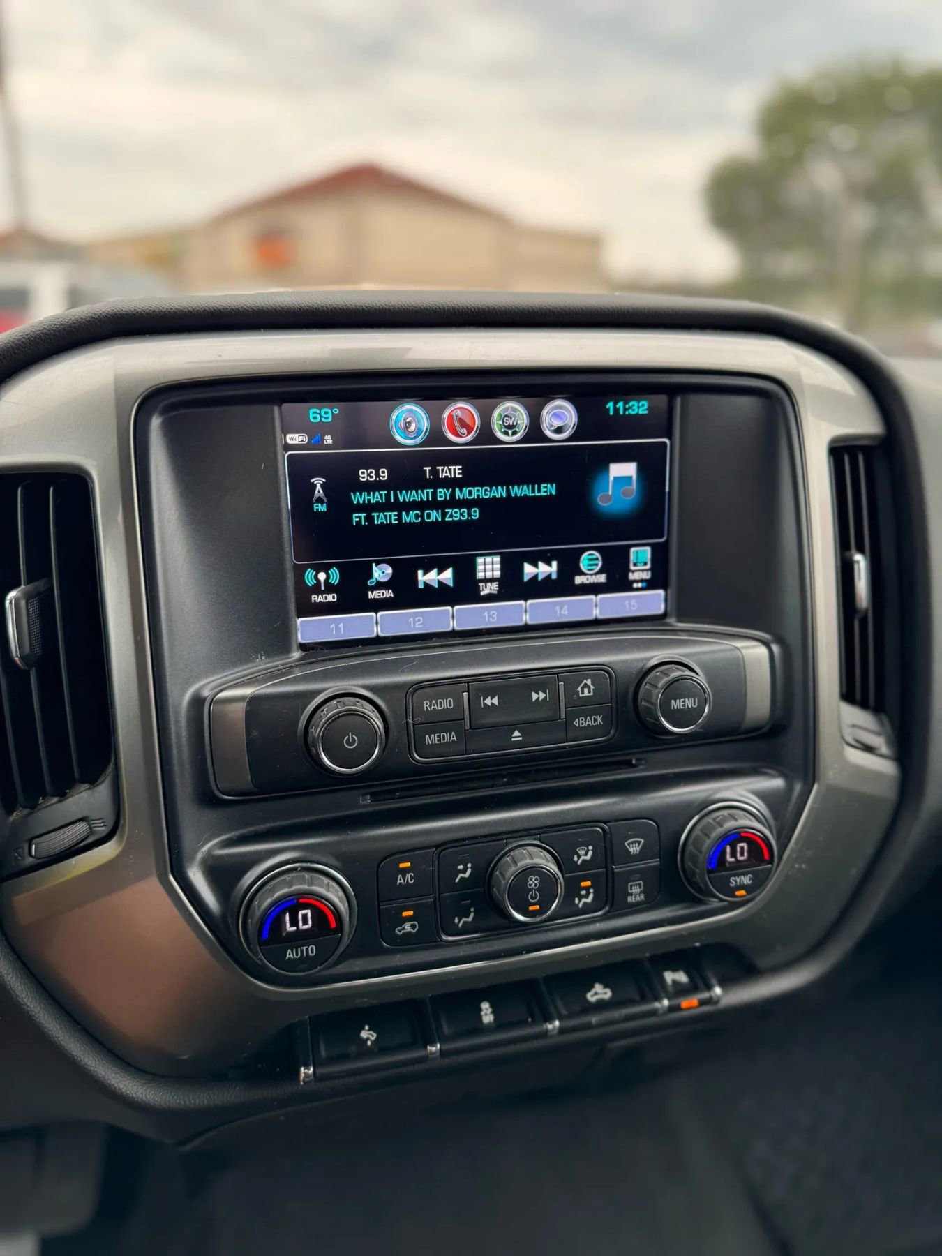 Used 2018 Chevrolet Silverado 1500 LT w/ All Star Edition image 12