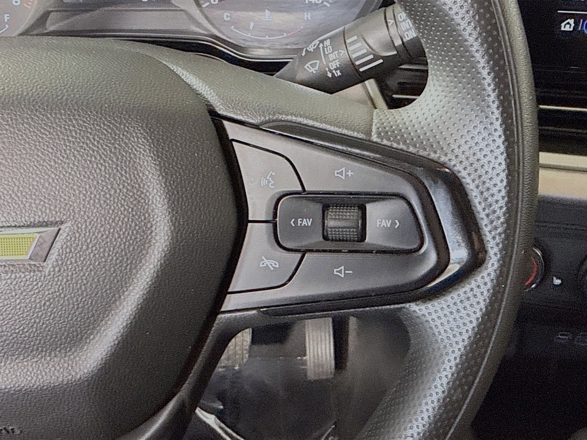 Used 2024 Chevrolet Trax LS w/ LS Convenience Package FWD image 15
