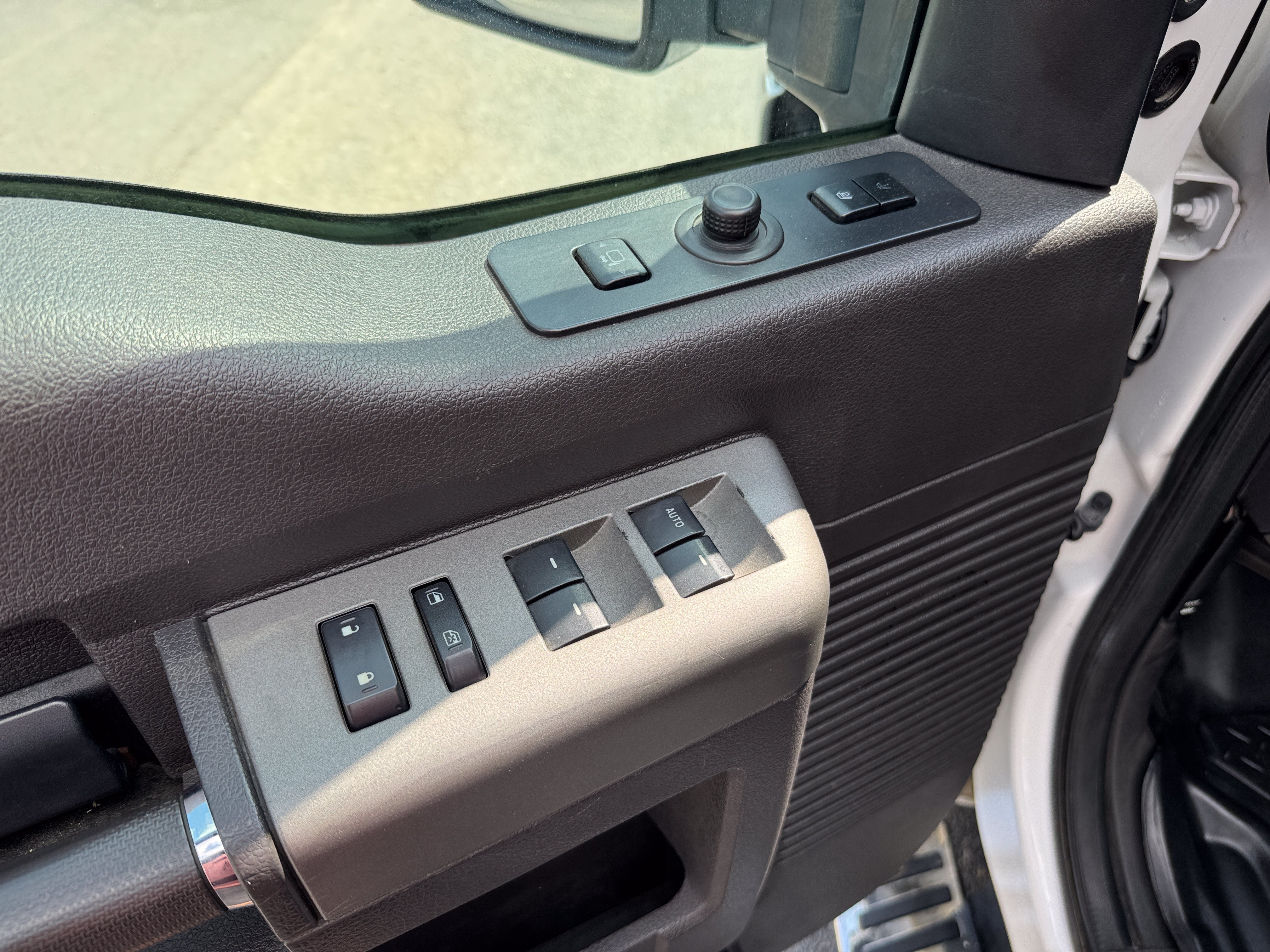 Used 2012 Ford F350 Lariat w/ Lariat Ultimate Pkg AWD/4WD image 8