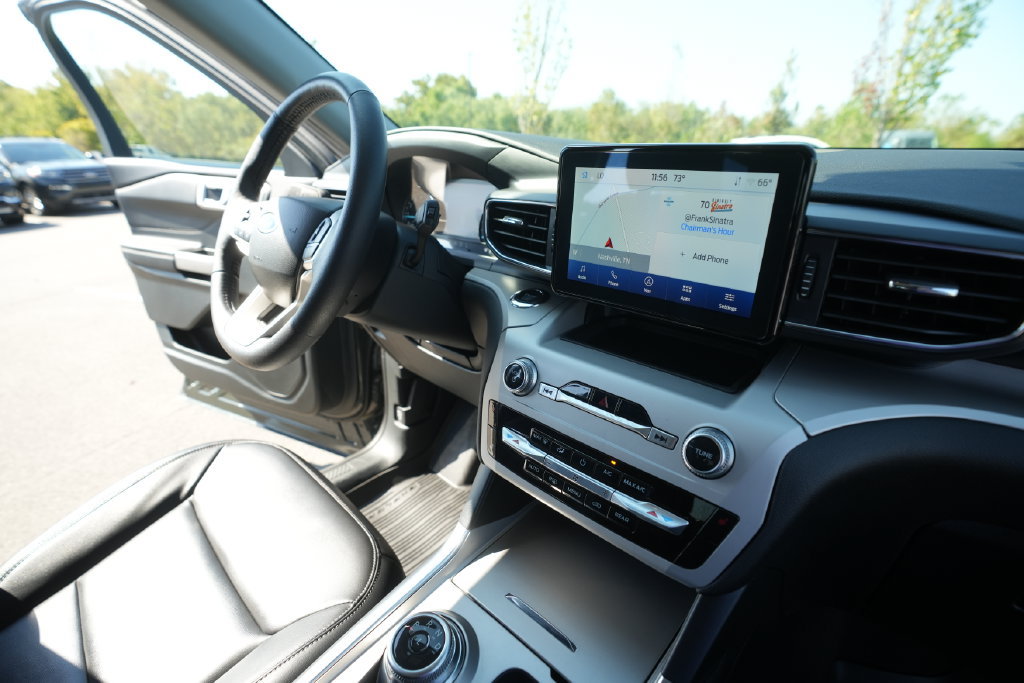 Used 2024 Ford Explorer XLT w/ Equipment Group 202A AWD/4WD image 41