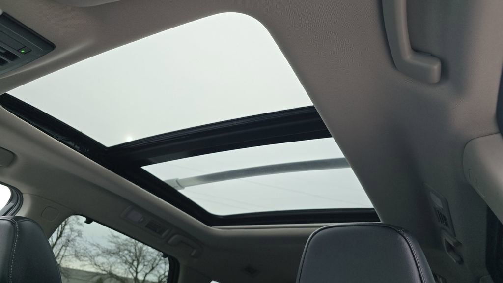 Used 2022 Nissan Pathfinder SL w/ SL Premium Package image 3