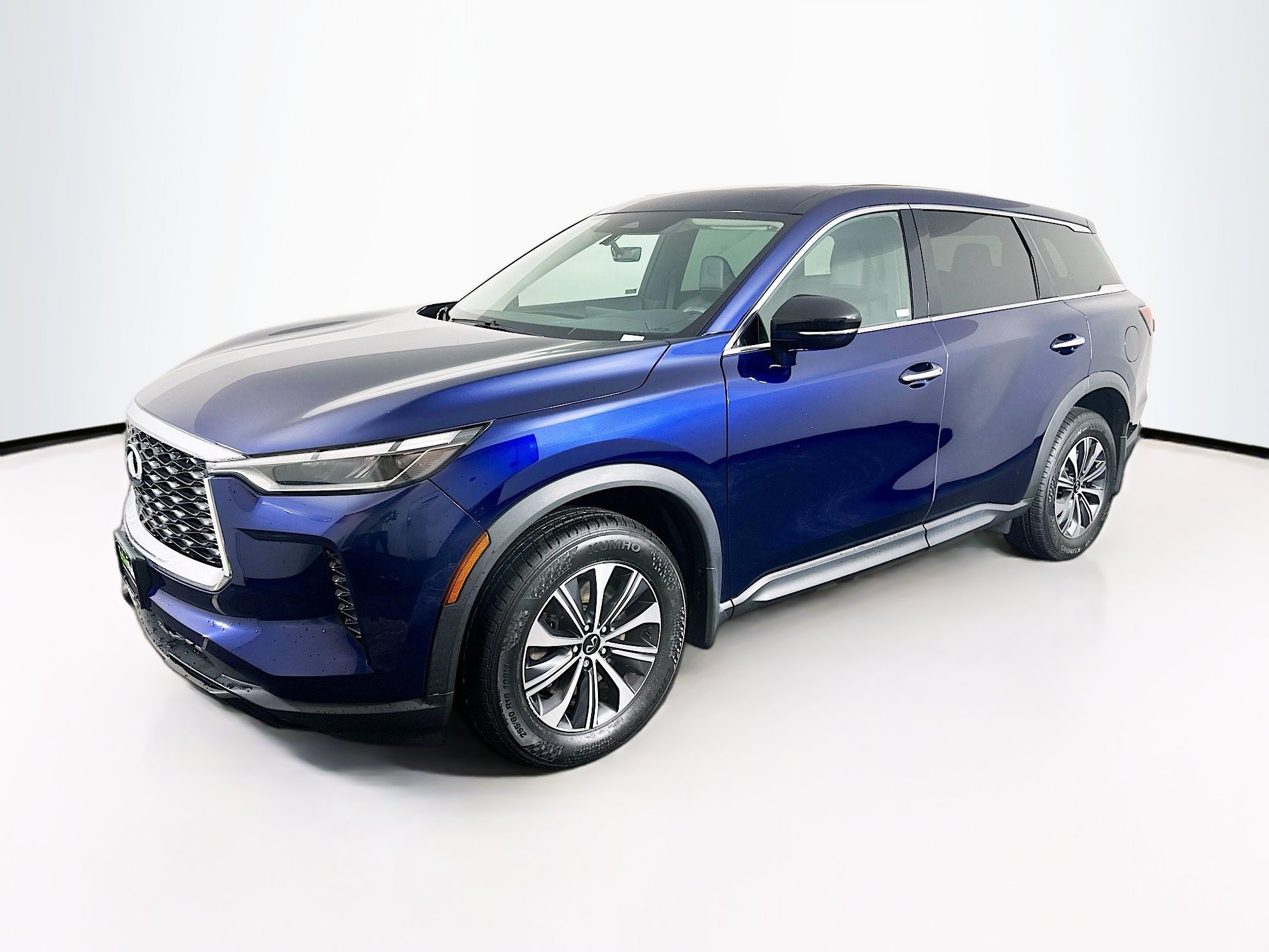 Used 2023 INFINITI QX60 Pure AWD/4WD image 3