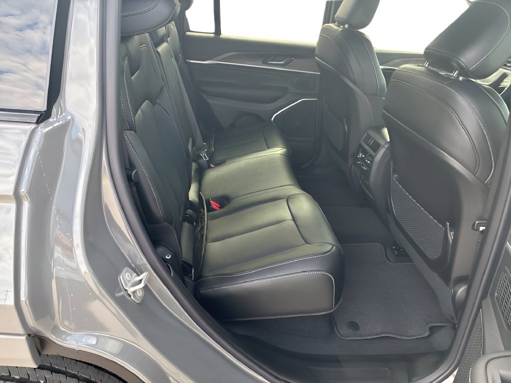 New 2027 Jeep Grand Cherokee Limited AWD/4WD image 20