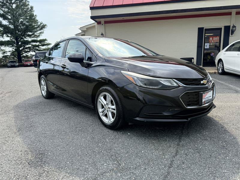 Used 2017 Chevrolet Cruze LT w/ Convenience Package FWD image 3