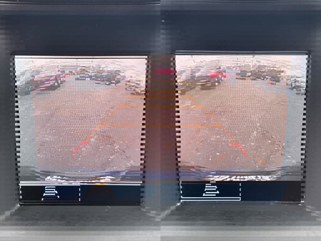 Used 2022 GMC Terrain SLE w/ Driver Convenience Package image 8