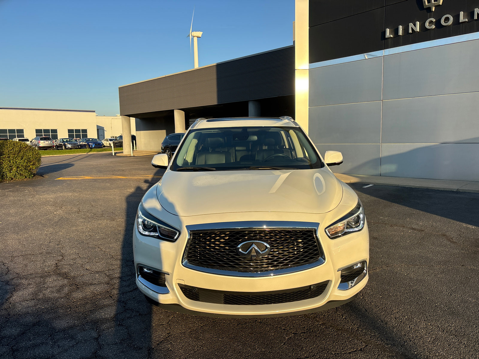 Used 2020 INFINITI QX60 Luxe w/ Essential Package image 2