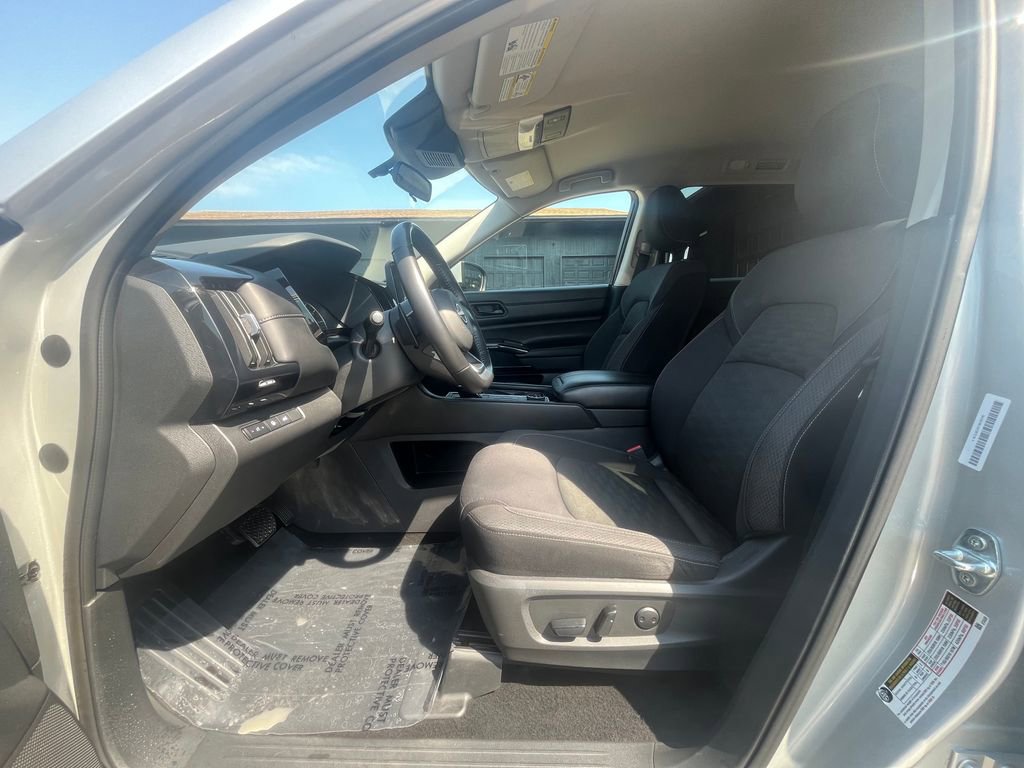 Used 2025 Nissan Pathfinder SV AWD/4WD image 23