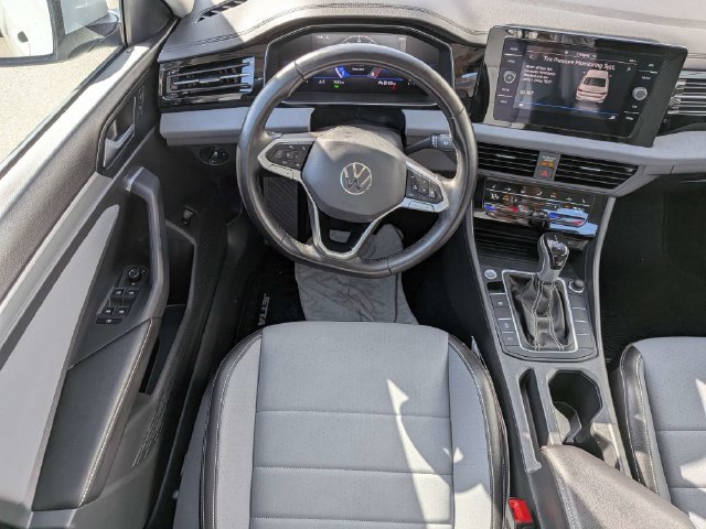 Used 2025 Volkswagen Jetta SE FWD image 14