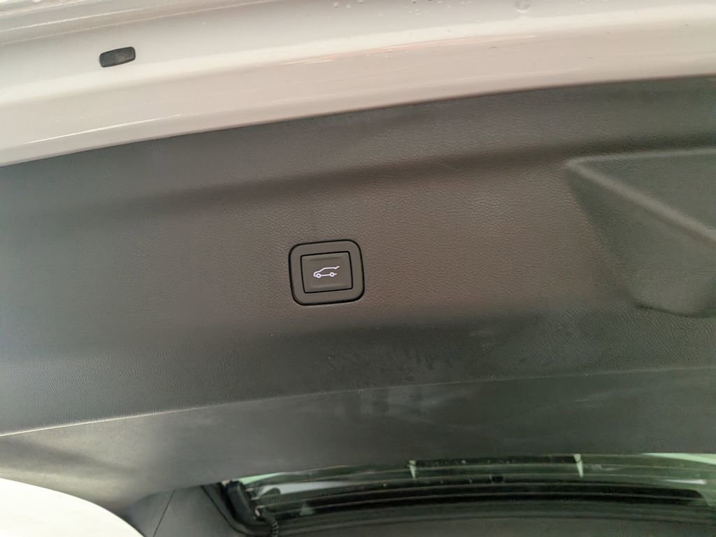 New 2026 GMC Yukon XL Denali w/ Denali Reserve Package image 13