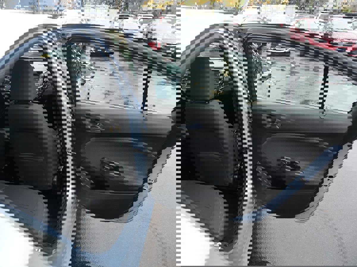 Used 2017 Chevrolet Cruze LT w/ Convenience Package image 30