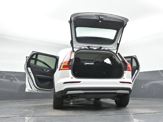 Used 2025 Volvo V60 B5 Cross Country Plus AWD/4WD image 53