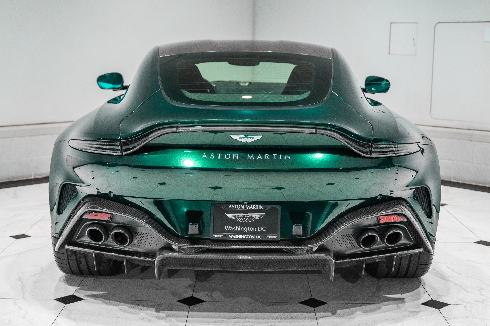 Used 2025 Aston Martin V8 Vantage Coupe RWD image 39
