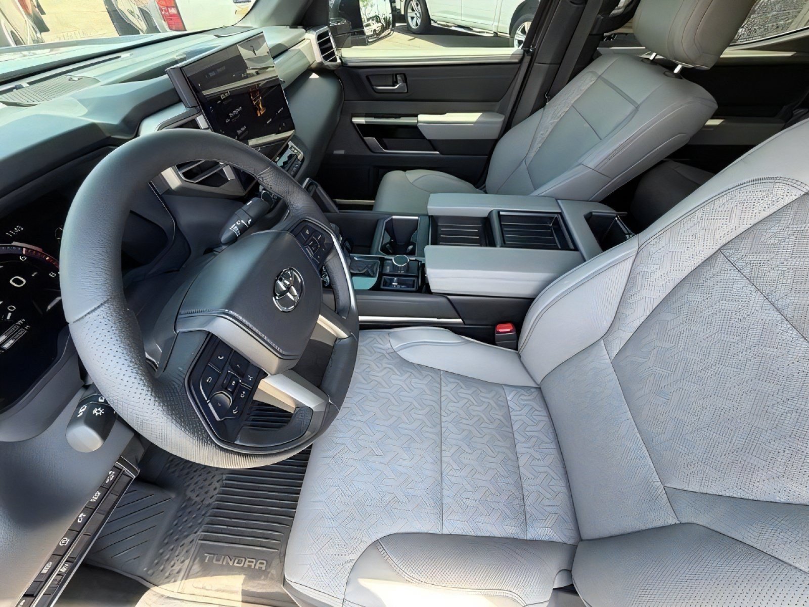 Used 2025 Toyota Tundra Limited AWD/4WD image 15
