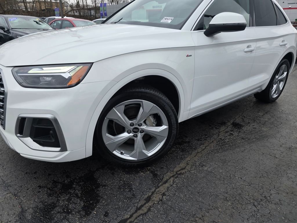 Used 2022 Audi Q5 2.0T Premium Plus w/ Premium Plus Package image 2