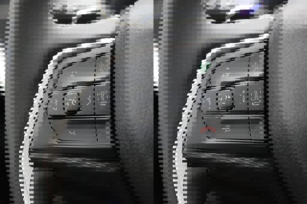 Used 2025 Jeep Grand Cherokee Altitude AWD/4WD image 18