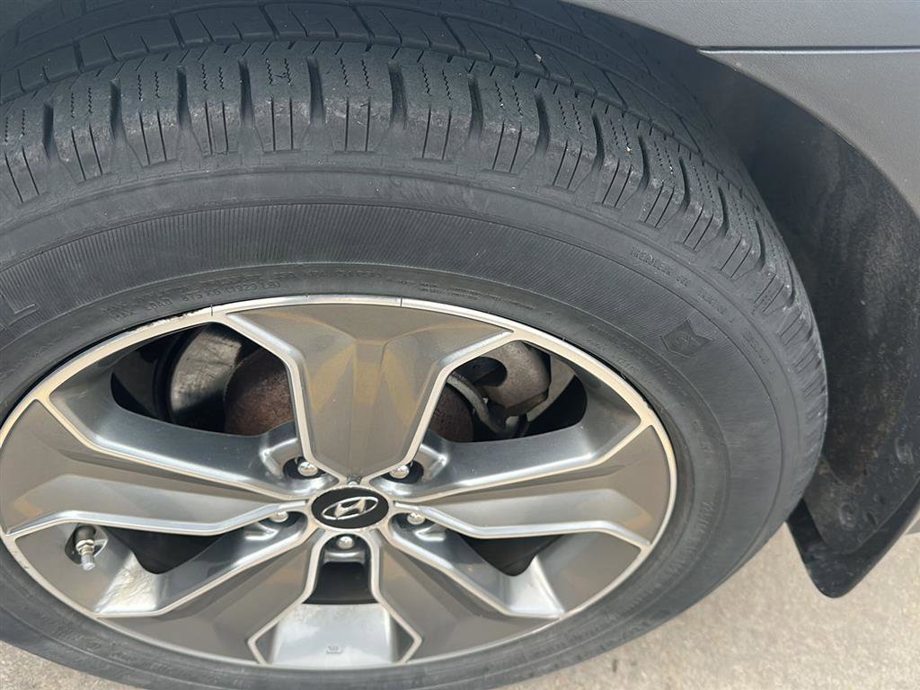 Used 2015 Hyundai Santa Fe GLS image 17