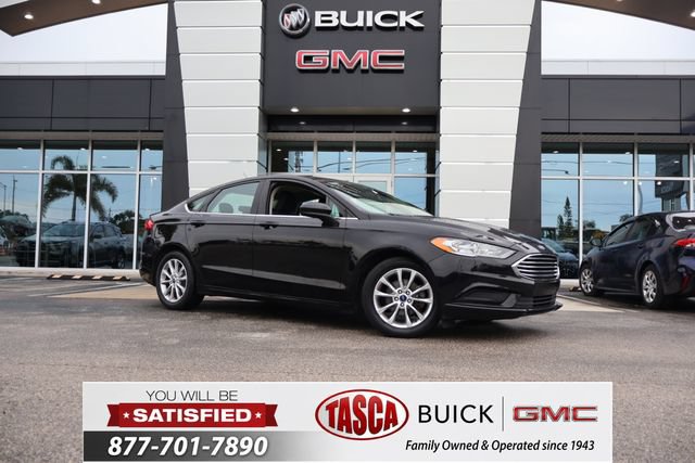 Used 2017 Ford Fusion SE FWD video 1