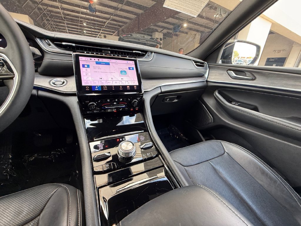 Used 2023 Jeep Grand Cherokee L Overland AWD/4WD image 15