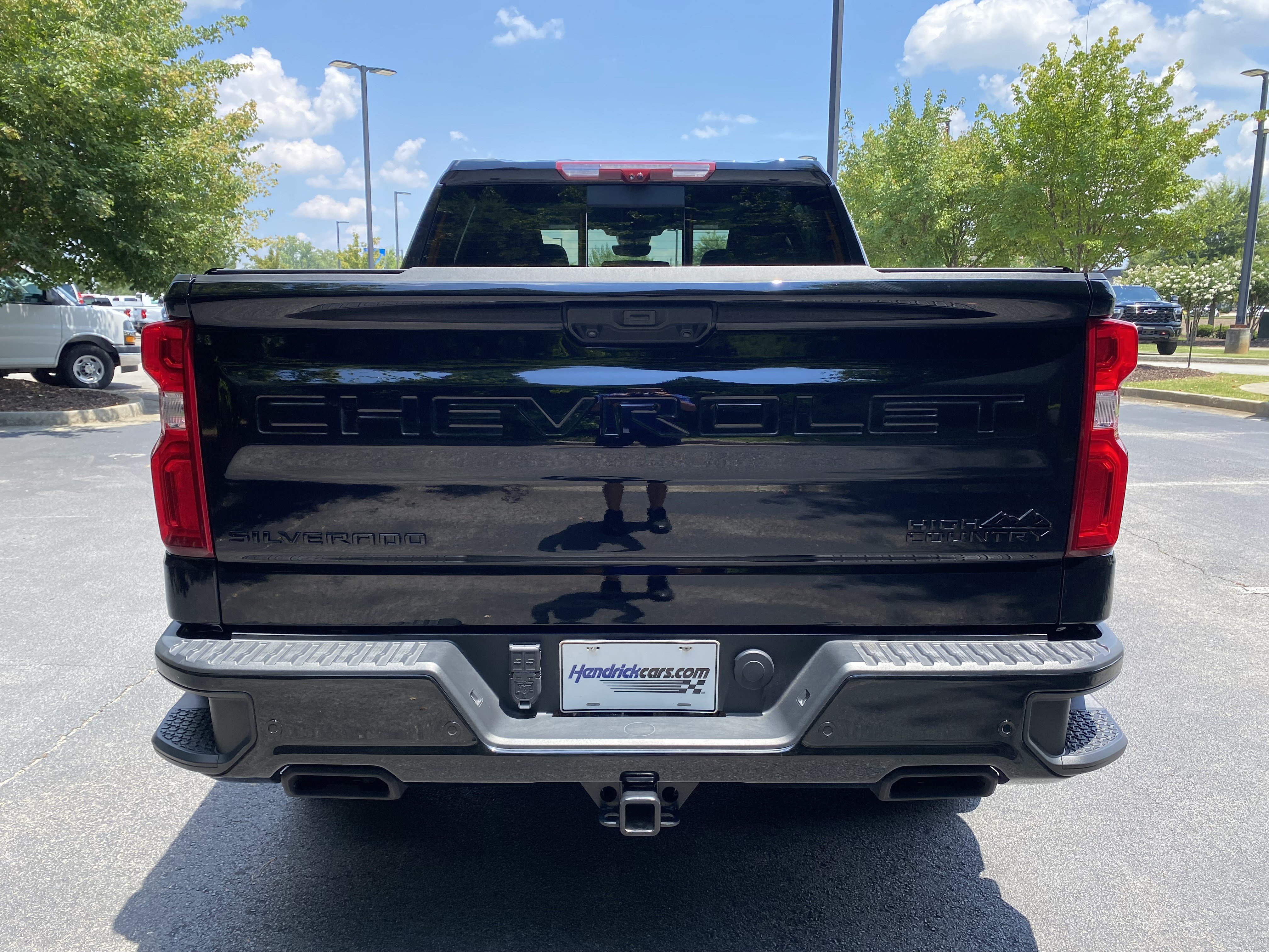 Used 2025 Chevrolet Silverado 1500 High Country w/ Midnight Edition AWD/4WD image 8
