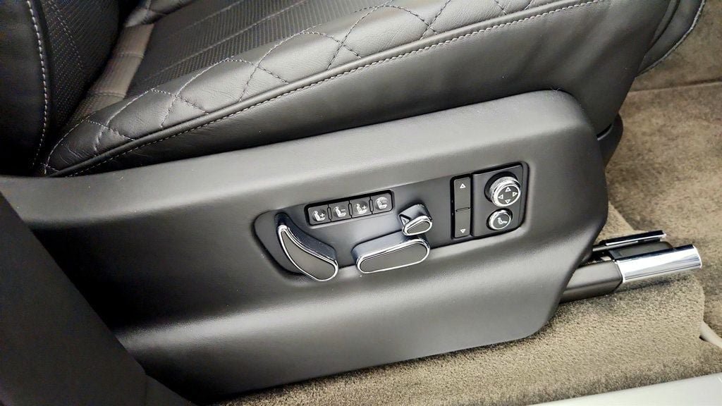 Used 2018 Bentley Bentayga AWD/4WD image 39