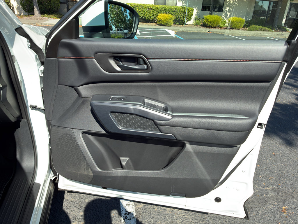 Used 2025 Nissan Pathfinder Rock Creek AWD/4WD image 58