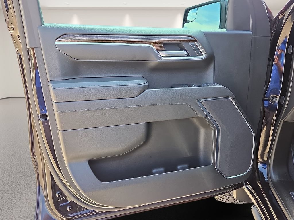 Used 2025 GMC Sierra 1500 Elevation RWD image 17
