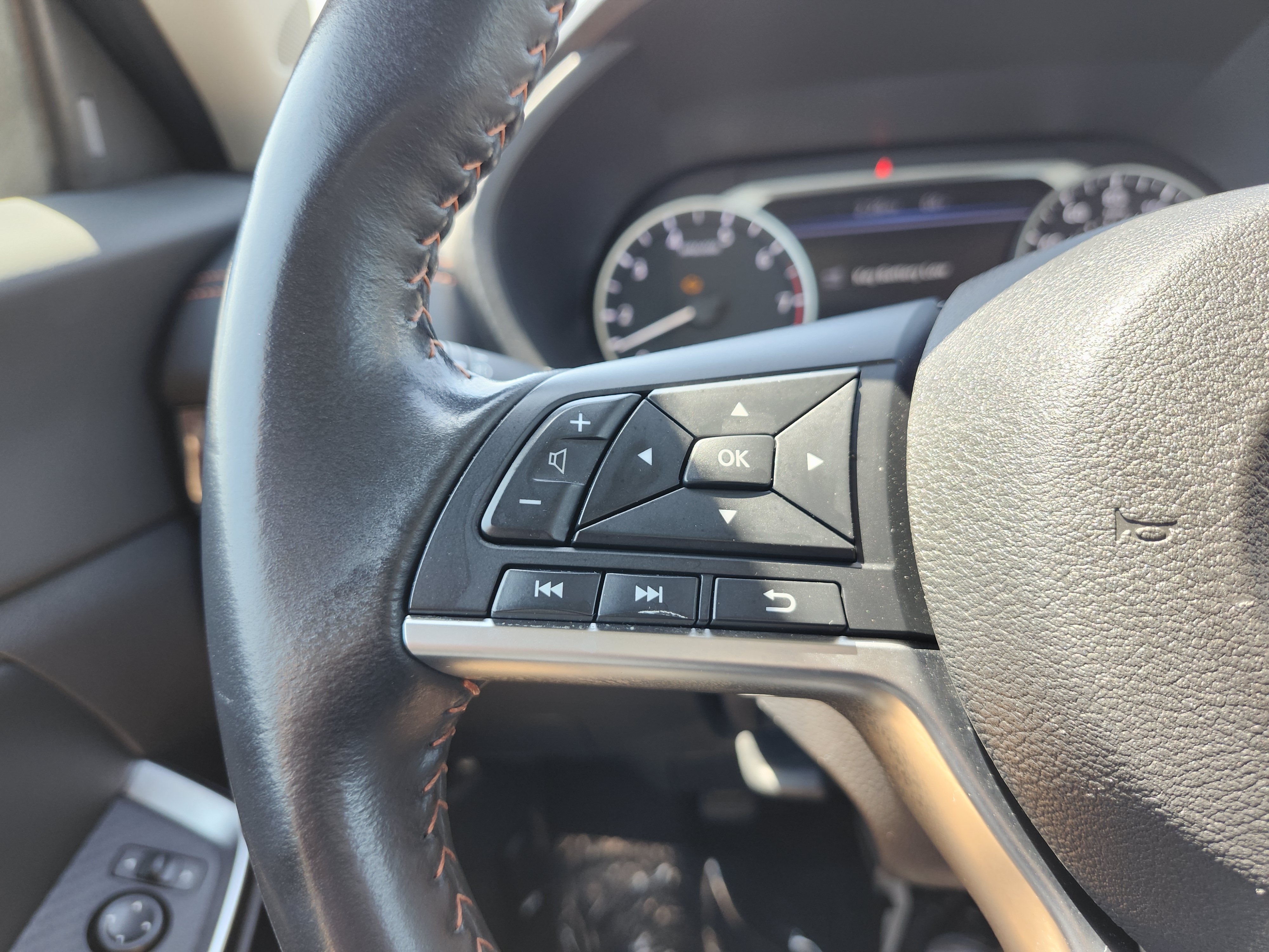 Used 2023 Nissan Sentra SR w/ Midnight Edition Package FWD image 30