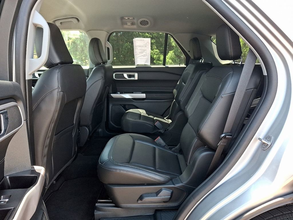 Used 2023 Ford Explorer XLT w/ Equipment Group 202A AWD/4WD image 10