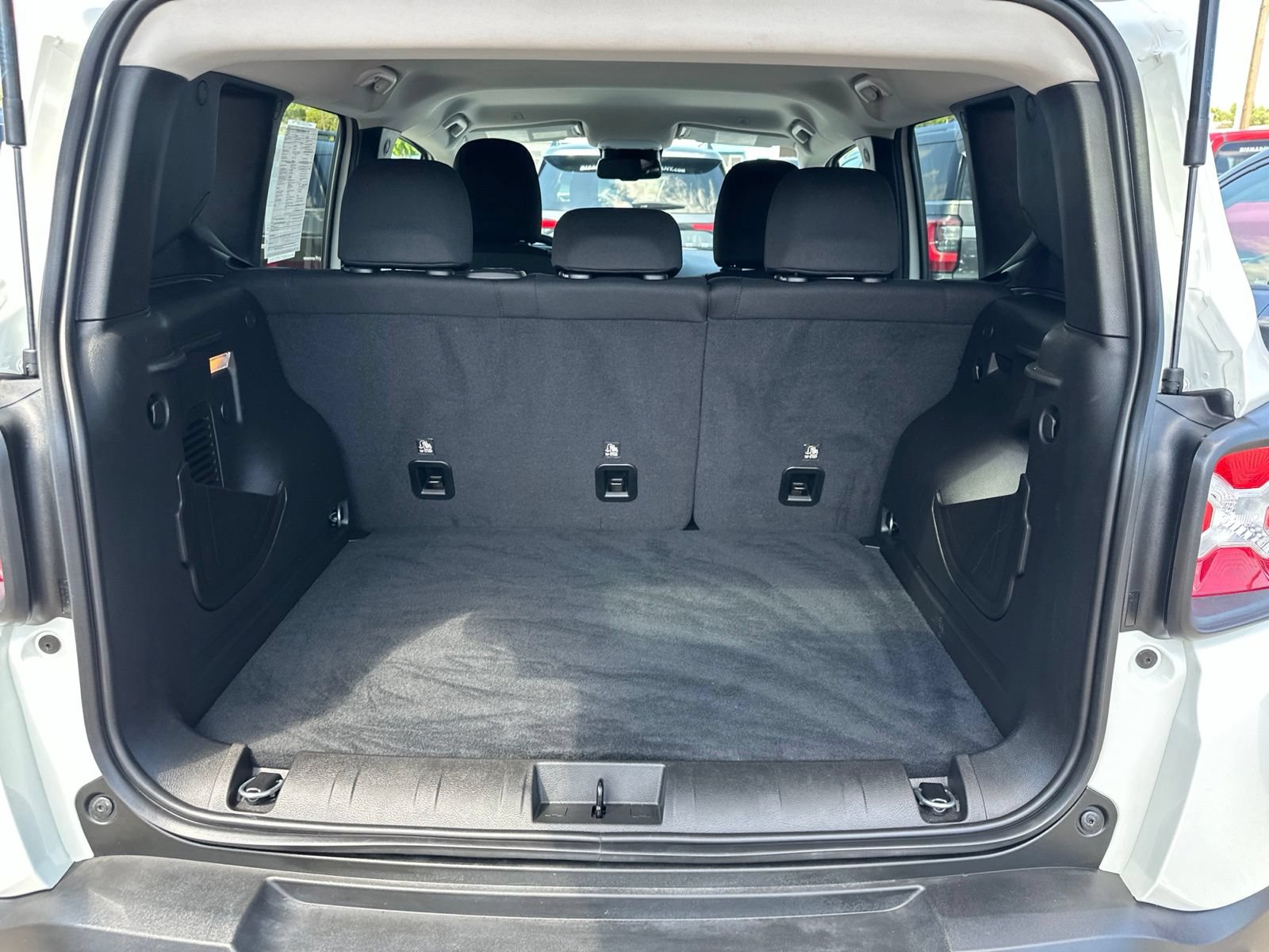 Used 2023 Jeep Renegade Latitude w/ Premium Group AWD/4WD image 22